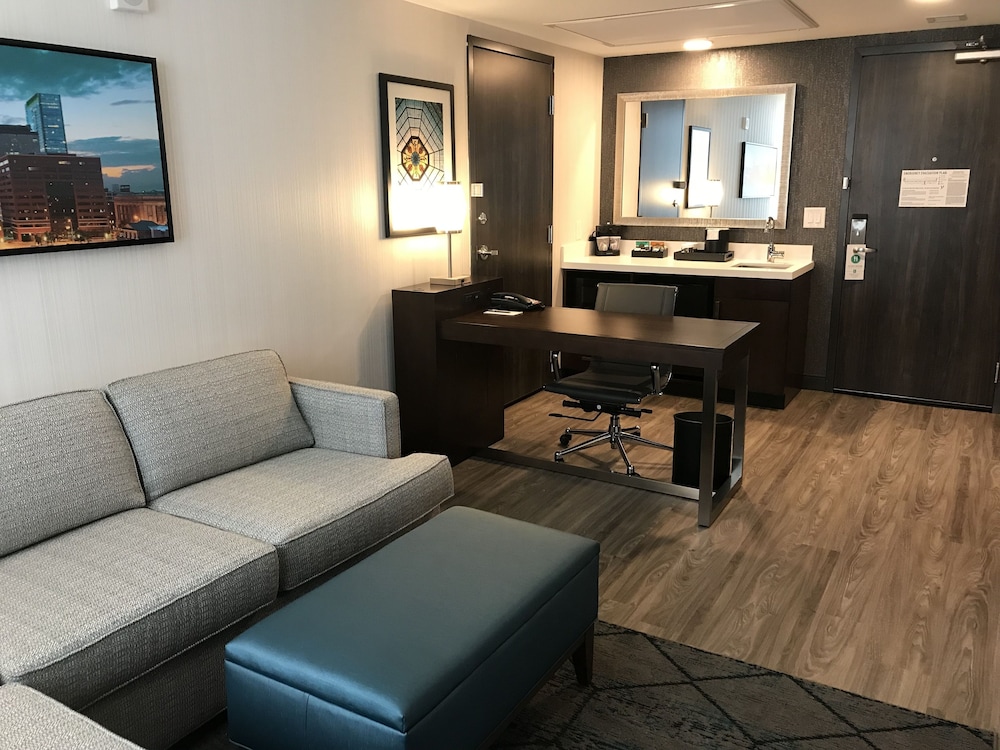 2 Room Suite, 2 Queen Beds,Accessible (Roll In Shower) - Photo 10