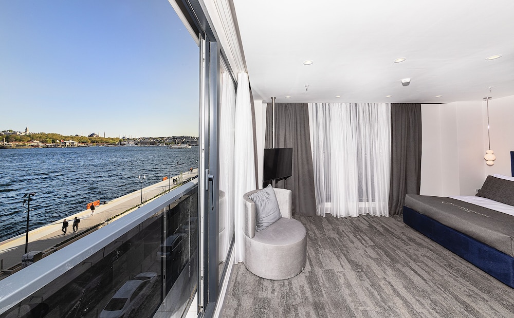 Deluxe Room, Sea View photo 3