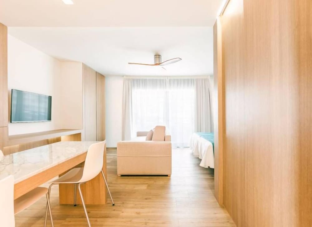 Deluxe Studio, 1 Bedroom (2 Adults)