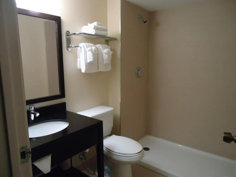 Standard Double Room, 2 Double Beds, Non Smoking - Photo 2