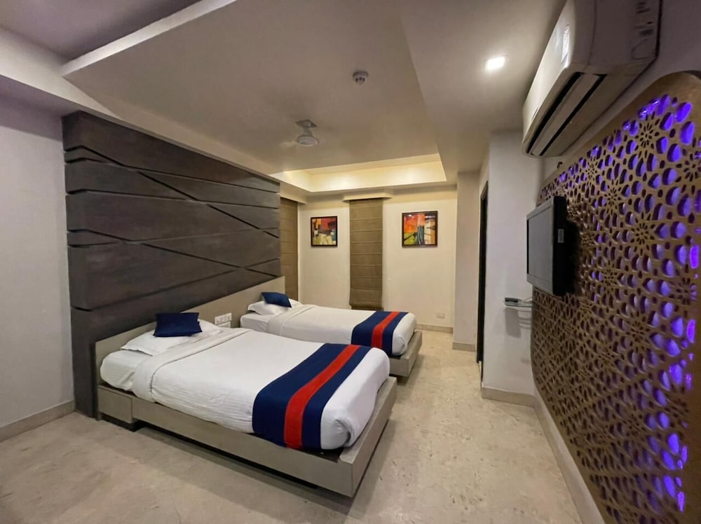 Basic Twin Room, City View