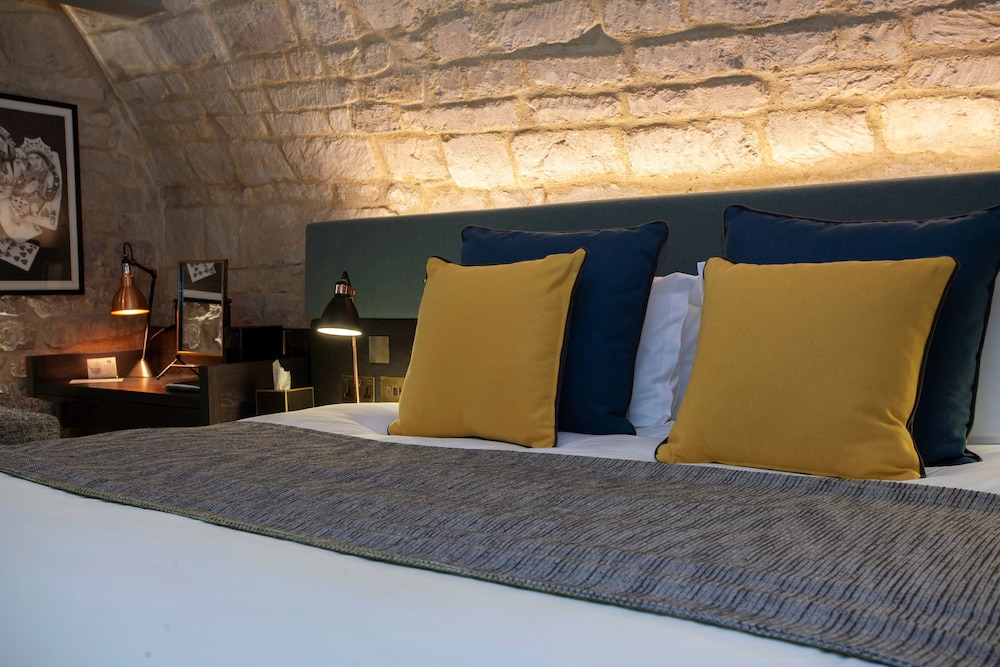 Premium Room, 1 King Bed (Underground Vaulted) photo 2
