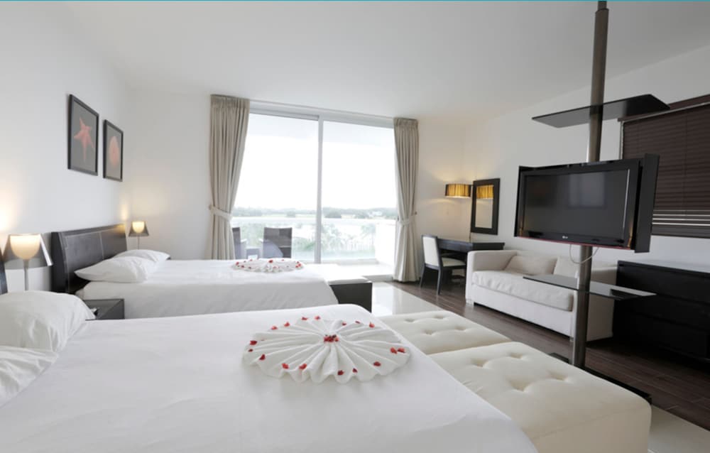 Luxury Double or Twin Room, 2 Double Beds (Access to the saltwater pool) - Photo 5
