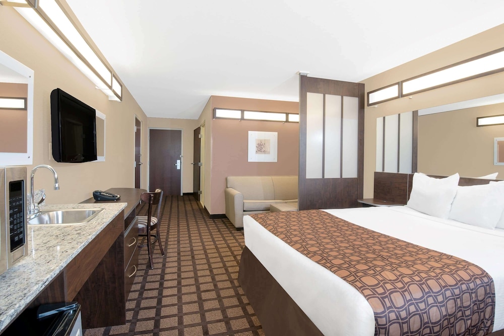 Suite, 1 Queen Bed, Accessible, Non Smoking - Photo 1