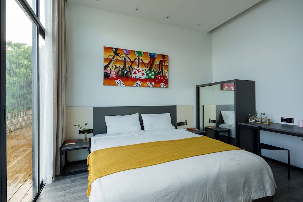 Standard King Room photo 1