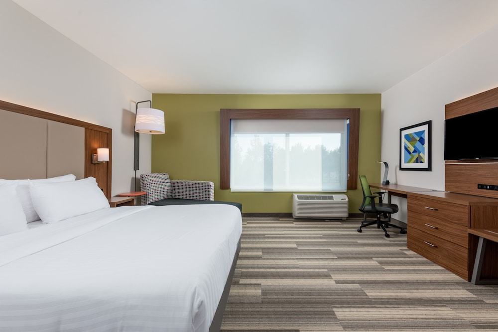 Suite, 1 King Bed (Living Area) photo 1