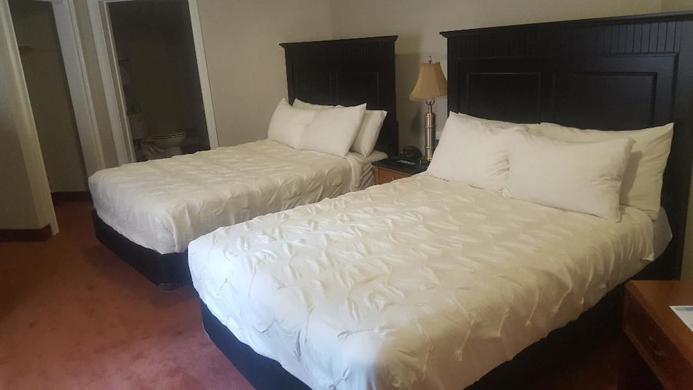 Deluxe Room, 2 Queen Beds photo 2