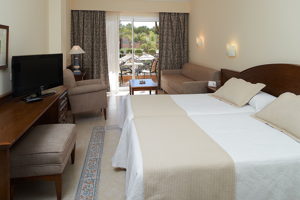 Triple Room (2 Adults + 1 Child) photo 3