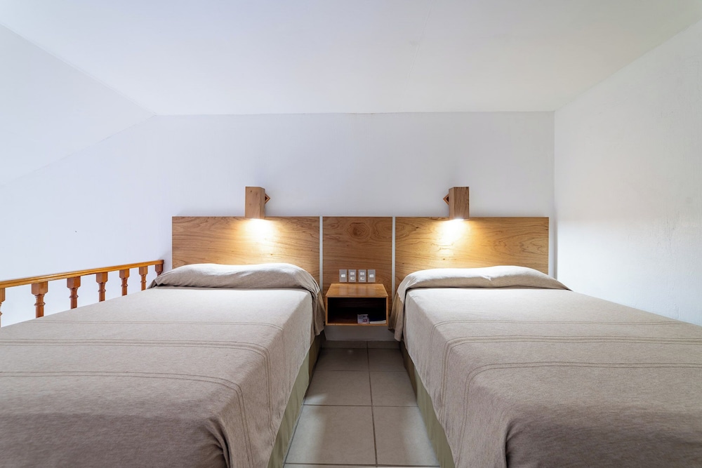 Family Room, Multiple Beds - Photo 3