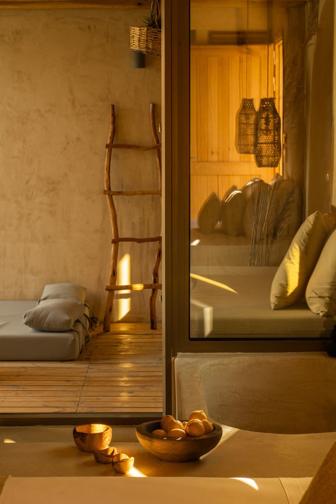 Deluxe Suites | Bathtub | Swim Up photo 3