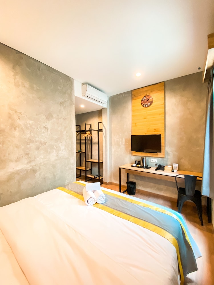 Deluxe Double Room - Photo 25