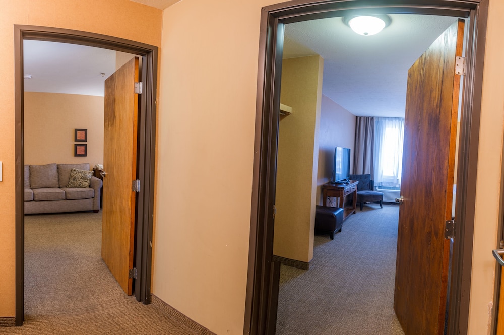 Suite, Multiple Beds, Non Smoking (Upgrade) - Photo 3