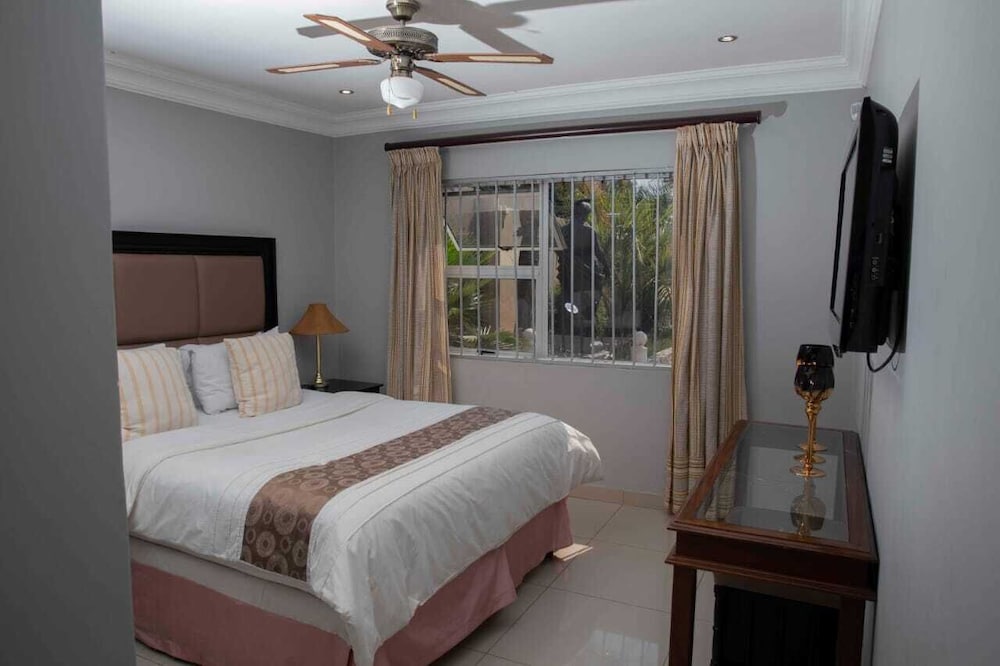 Luxury Apartment photo 2
