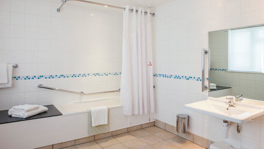 Standard Room, 2 Twin Beds, Accessible - Photo 4