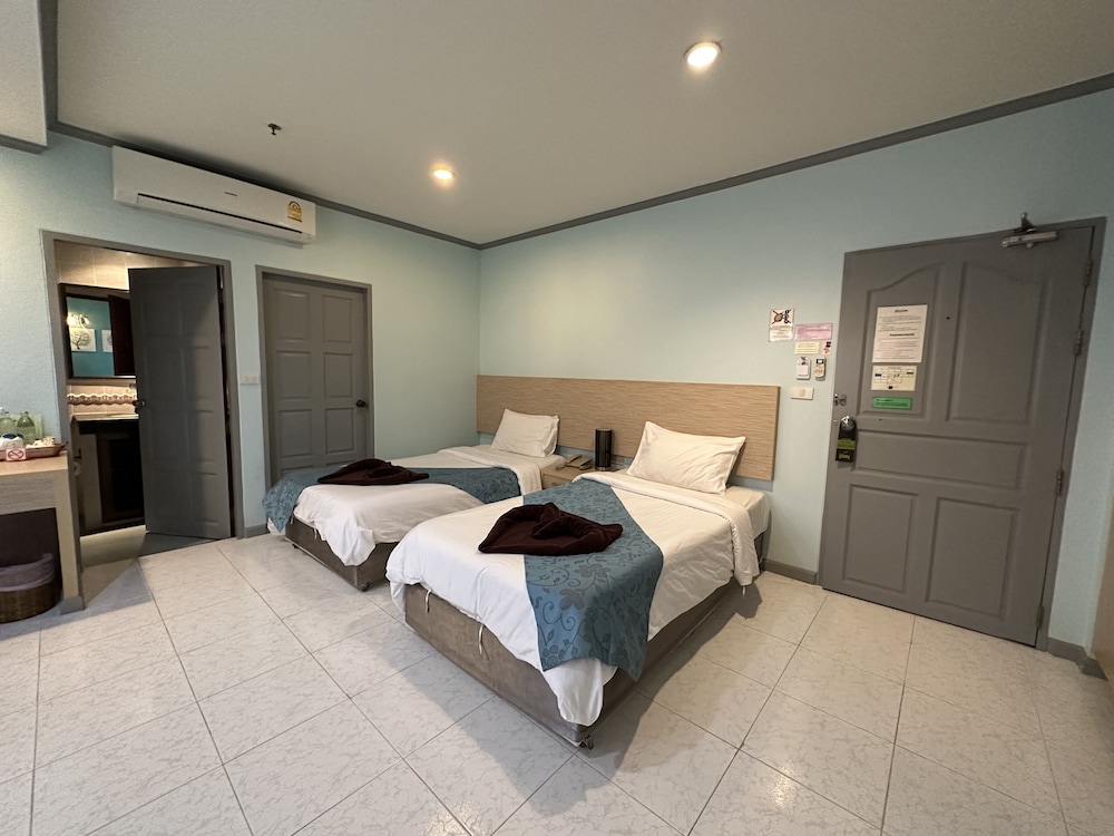 Standard Twin Room, 2 Twin Beds - Photo 5