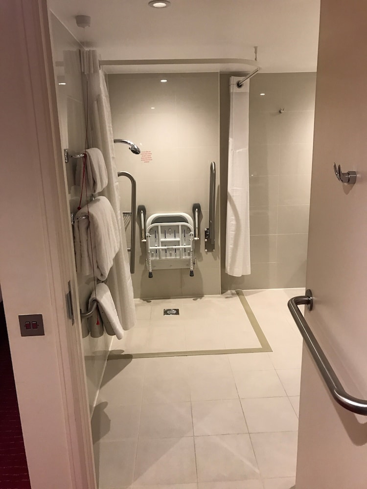 Standard Room, 1 King Bed, Accessible thumbnail 5