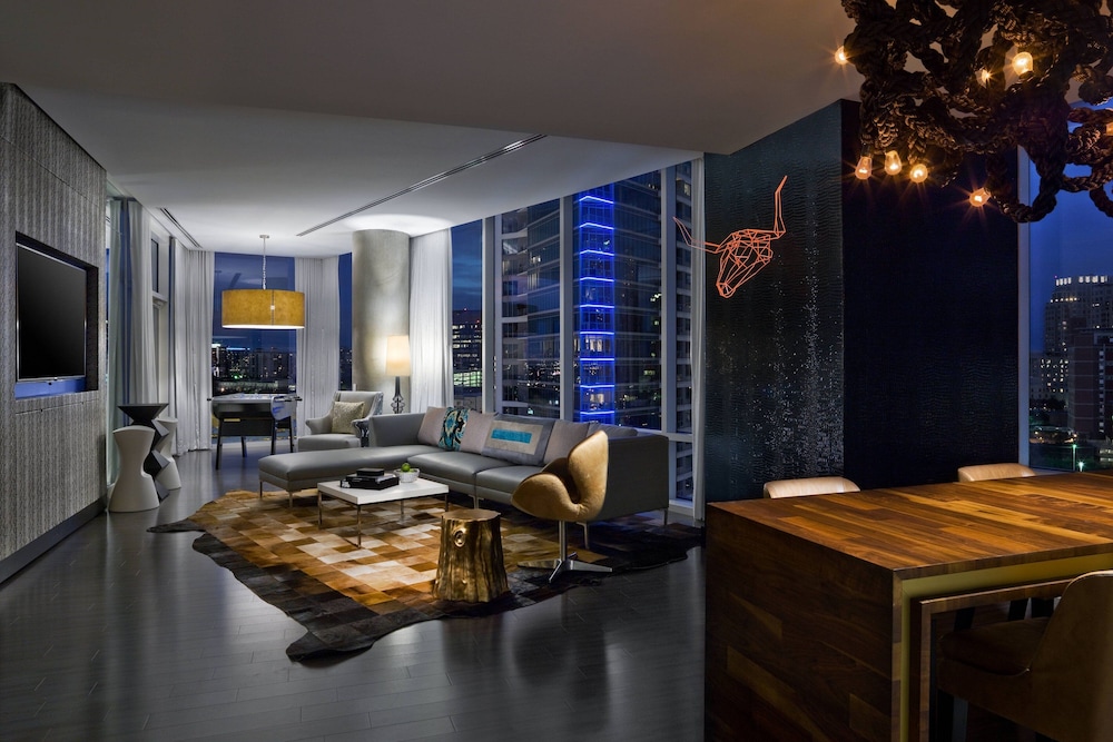 Penthouse, 1 King Bed, Corner photo 2
