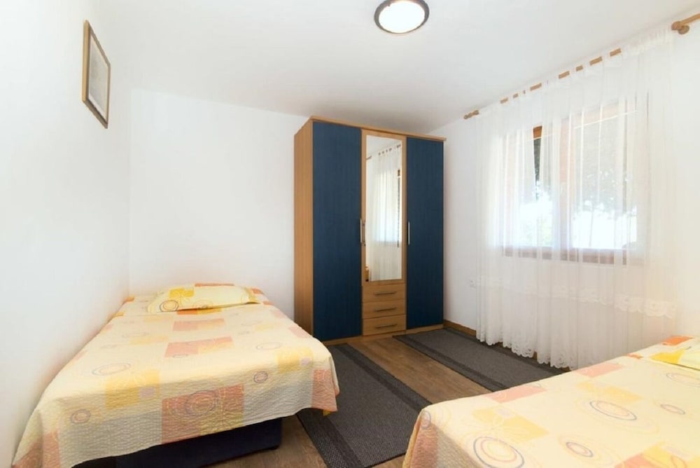 Apartment (Jakša - close to the sea & free park)