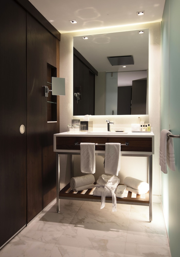 Master Suite thumbnail 6