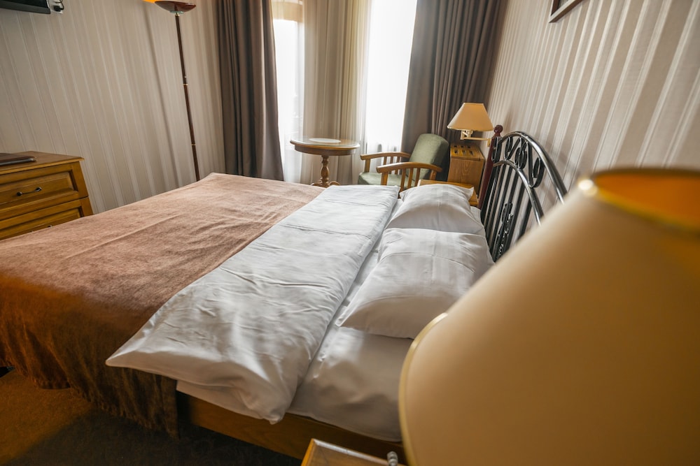 Standard Double Room, 1 King Bed, Balcony, City View photo 3