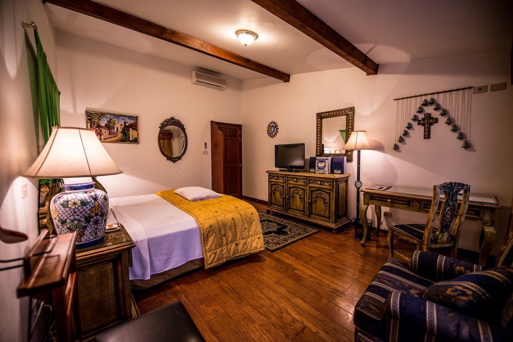 Deluxe Room, 1 King Bed - Photo 5