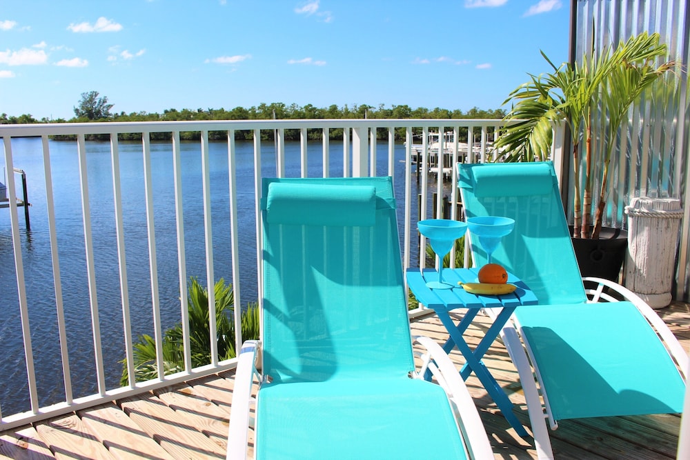 Waterview Studio with Deck