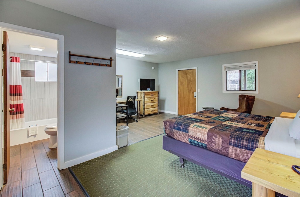 Standard Room, 1 King Bed (Creekside) - Photo 2