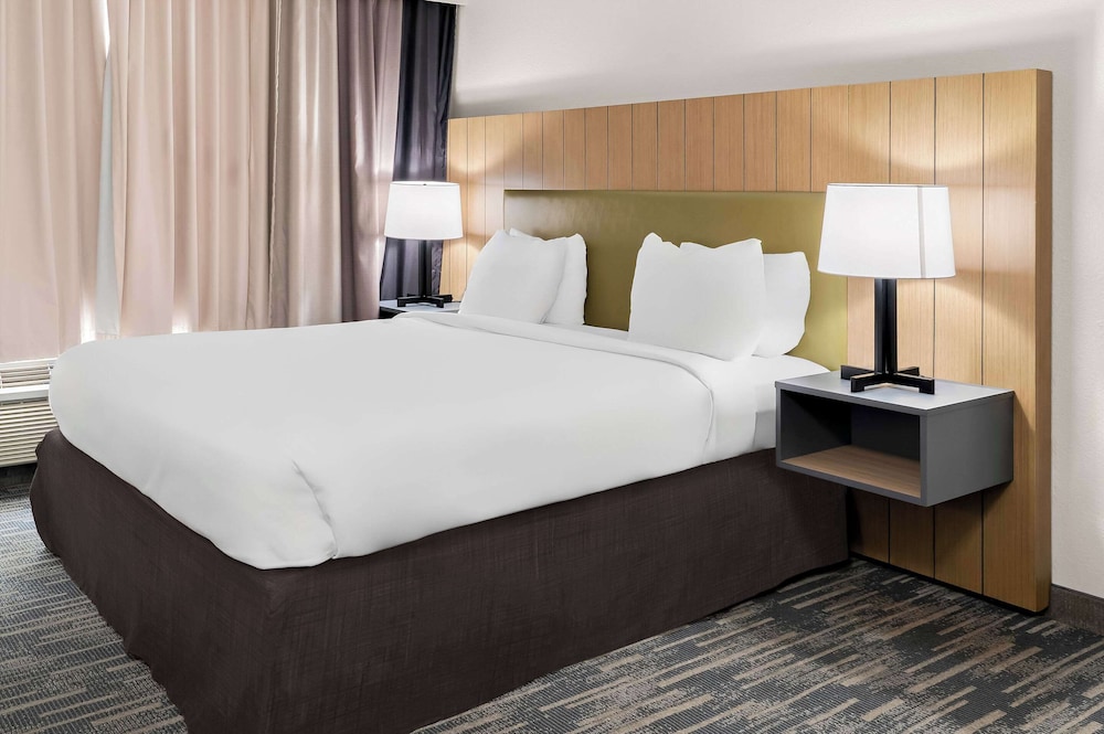 Suite, Multiple Beds, Non Smoking - Photo 1