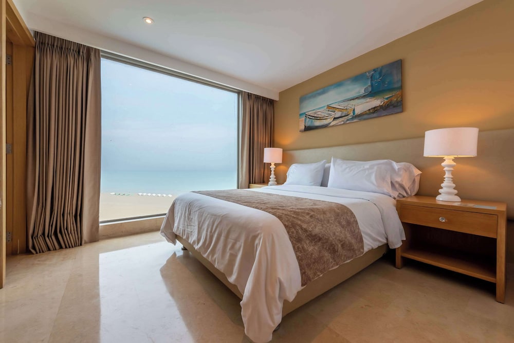 Suite, 2 Bedrooms, Non Smoking, Ocean View (1 Queenbed) photo 1