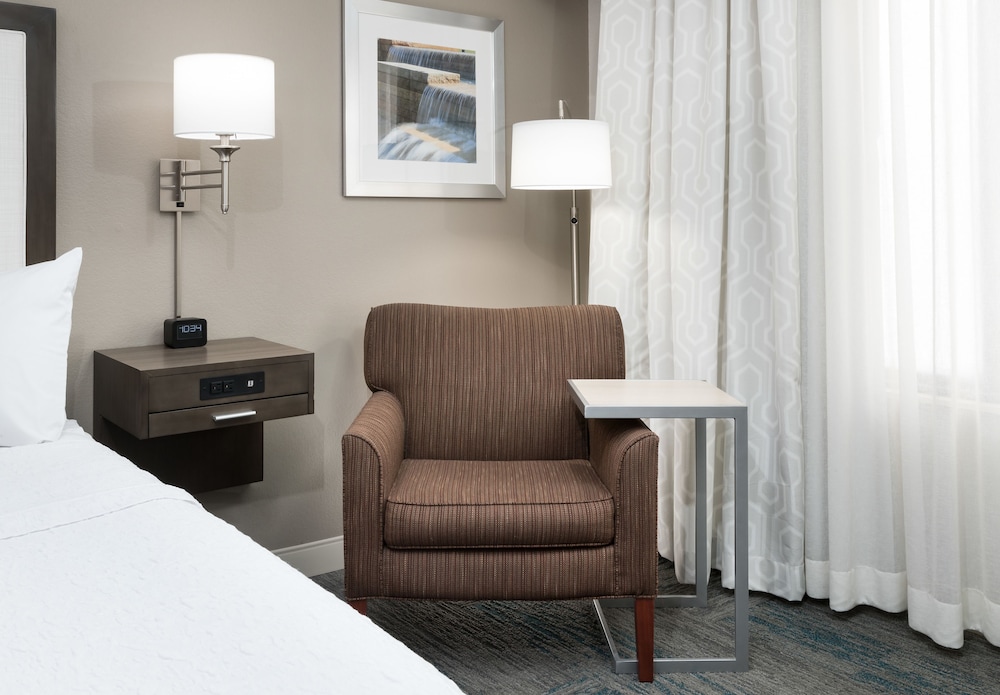 Room, 1 King Bed, Accessible, Bathtub - Photo 3