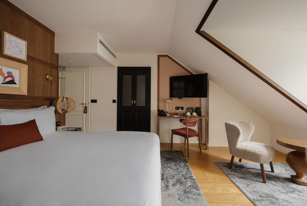 The Signature Extra Mansarde double room for single use thumbnail 5