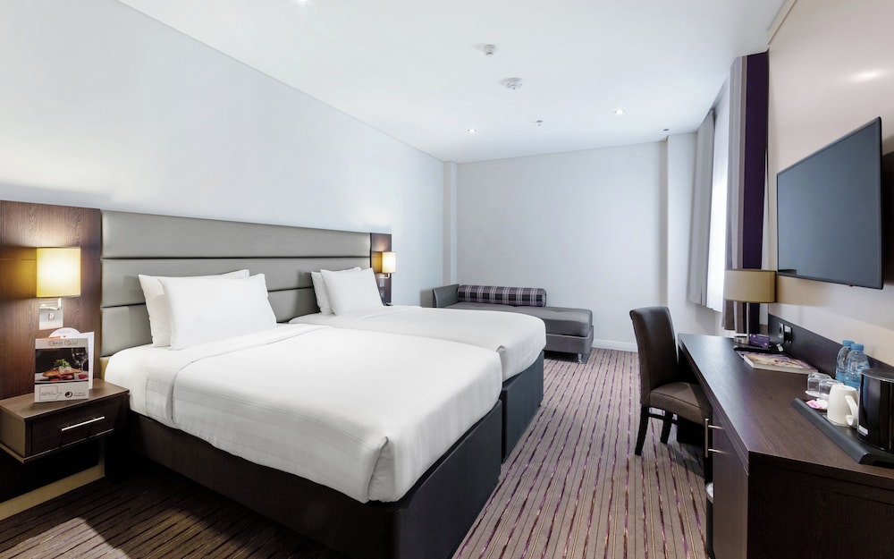 Twin Room, Smoking (Free Airport Shuttle) - Photo 1