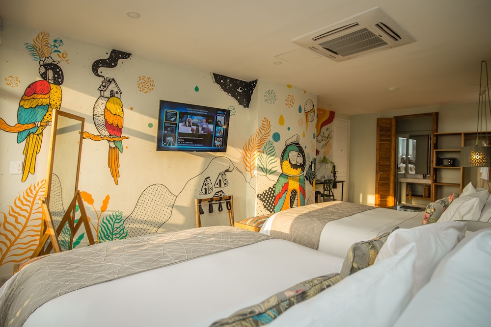 Deluxe Quadruple Room, 2 Queen Beds, Balcony, City View