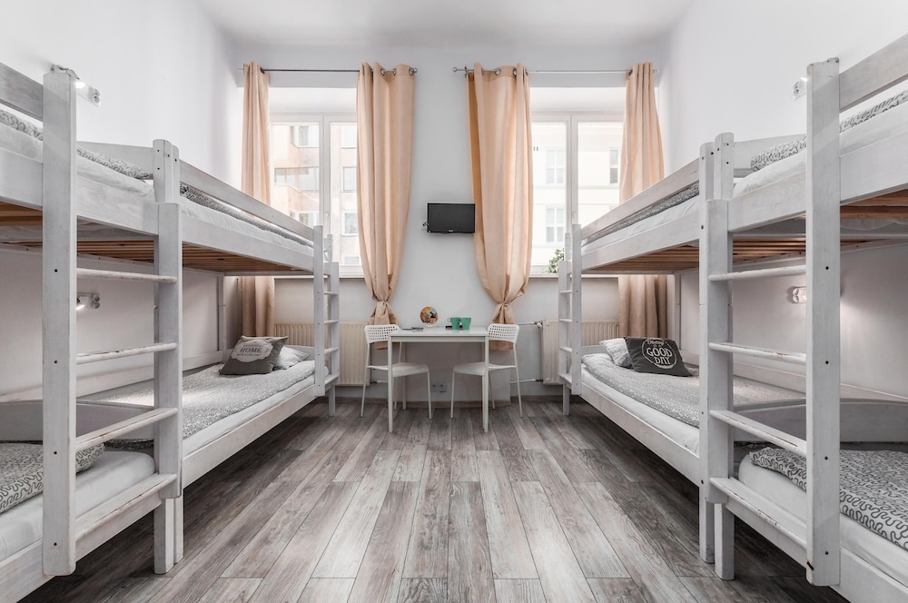 Economy Room (8 People)