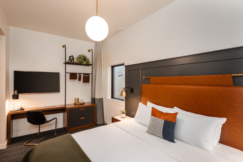 Room, 1 King Bed (Water View) - Photo 1