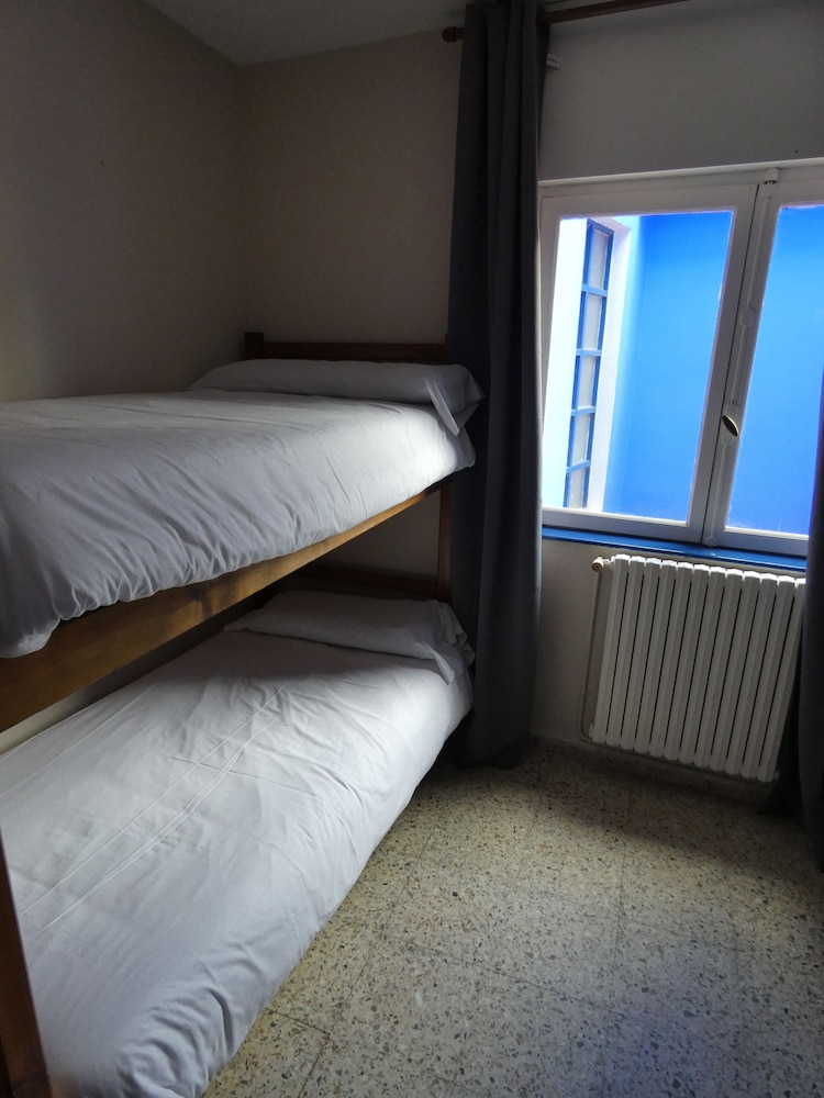 Shared Dormitory (2 Beds)