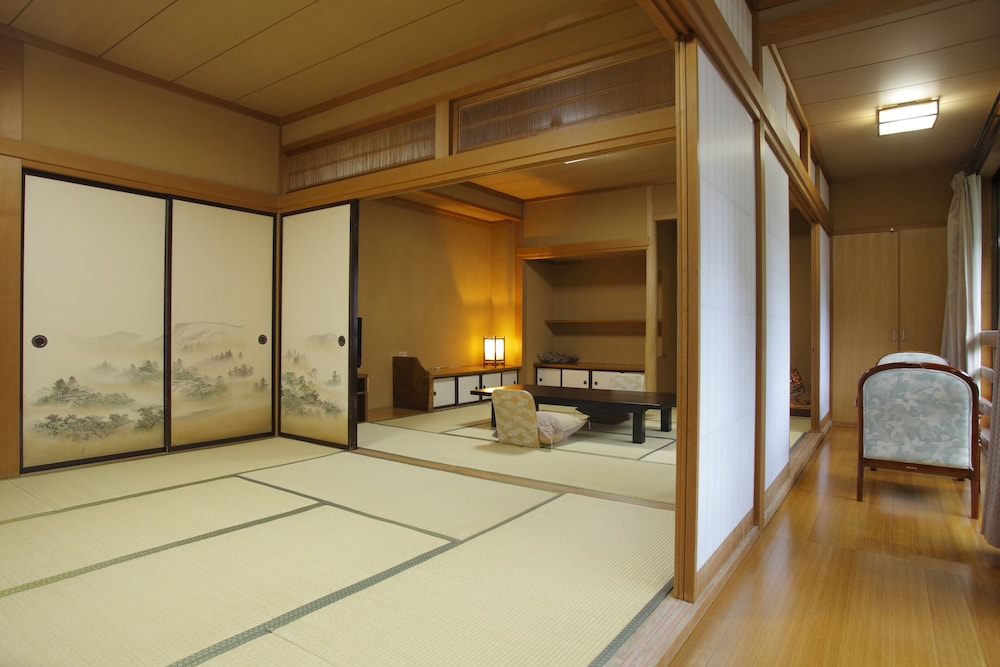 Japanese Style Room For 6 Guests photo 3