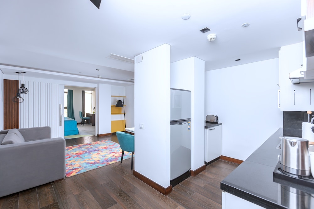 Studio Suite, 1 King Bed, Smoking, City View - Photo 19