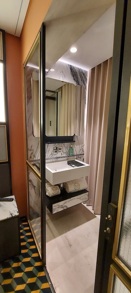 Deluxe Double Room - Photo 12