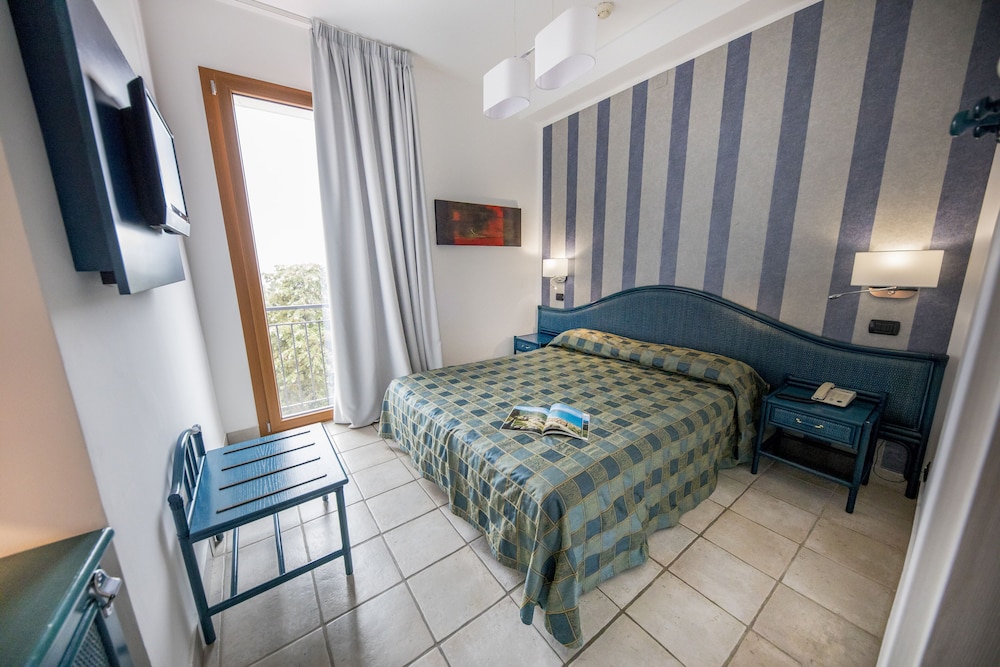 Classic Double or Twin Room - Photo 1