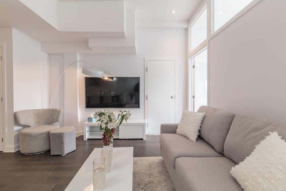 Condo, 3 Bedrooms (305)