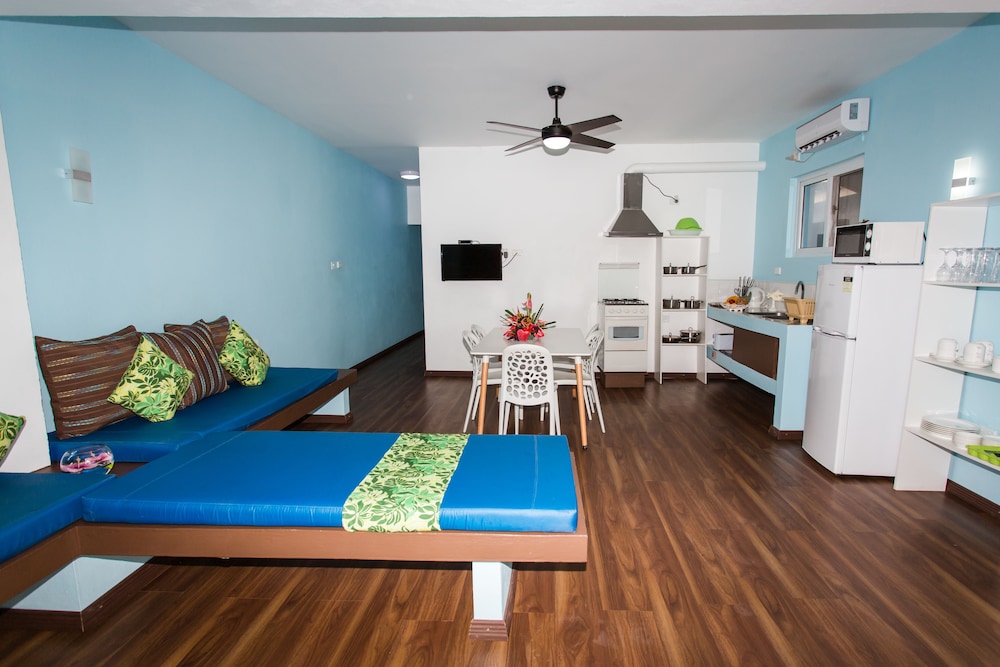 Family Apartment, 2 Bedrooms, Pool Access, Pool View photo 2