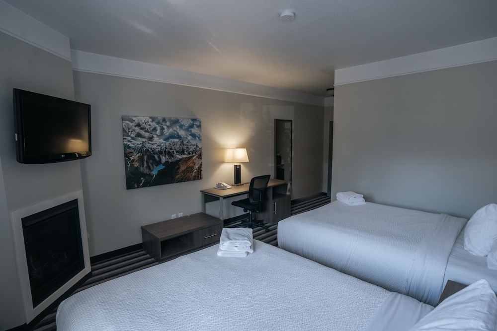 Double Queen Room (No Pets) photo 1