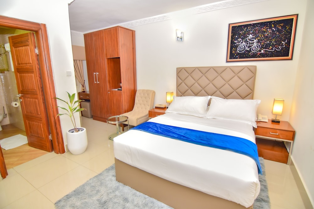 Standard Room, 1 Queen Bed, Courtyard View