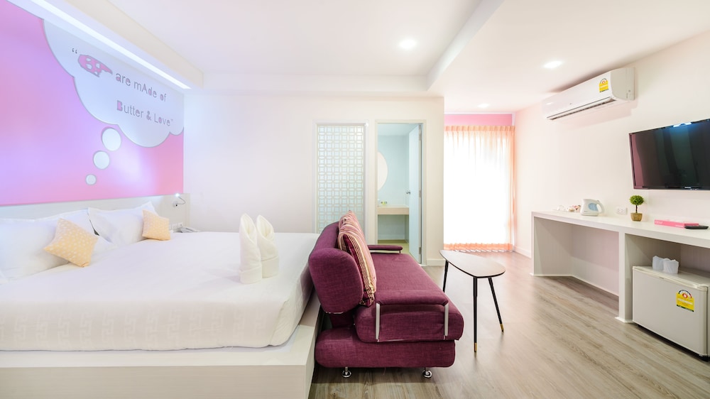 Suite With Balcony - Photo 6