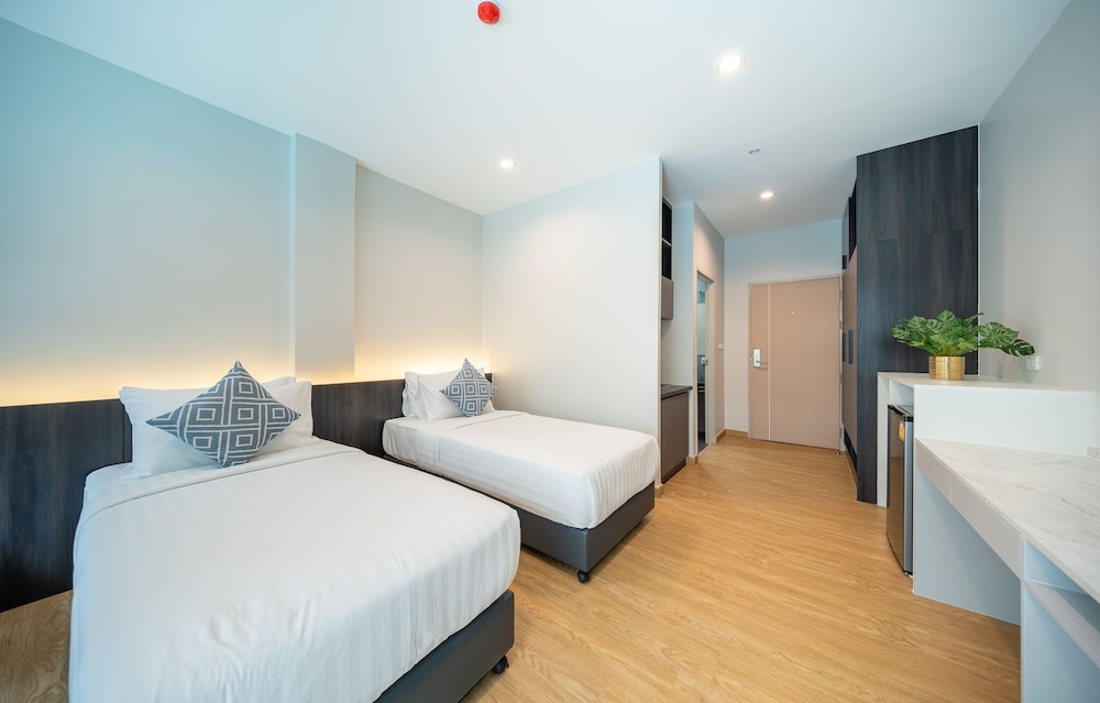 Superior Twin Room, Multiple Beds photo 2