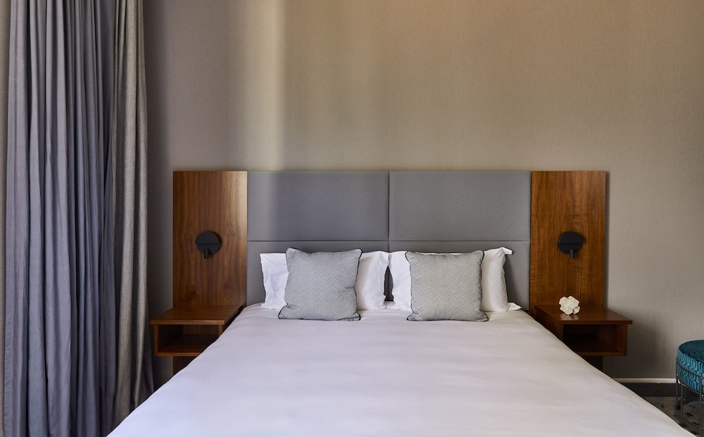 Junior Suite, 1 King Bed thumbnail 5
