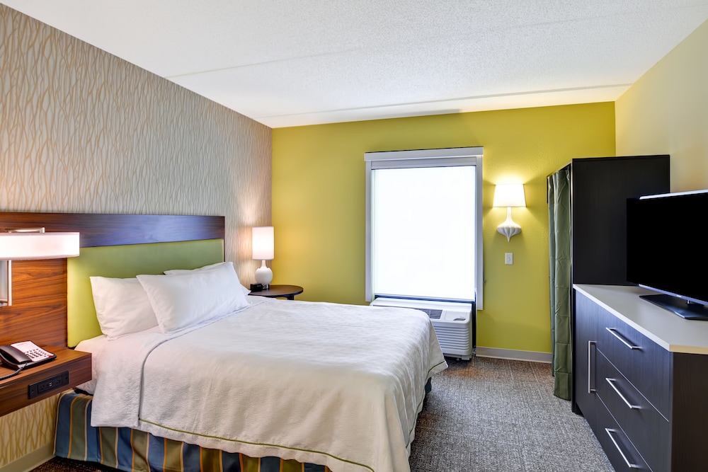 Suite, 1 Queen Bed, Accessible (Roll-In Shower) photo 2