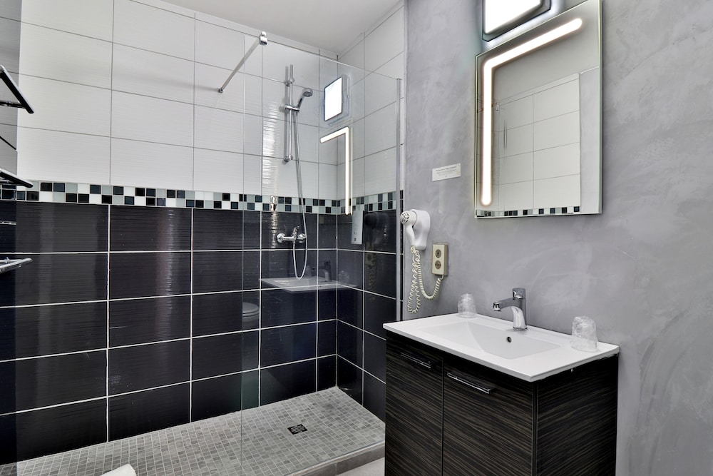 Twin Room - Photo 2