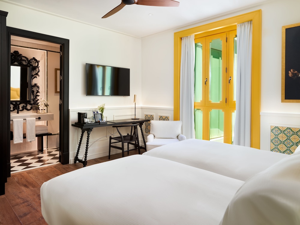 Double Room (Atrium) - Photo 4